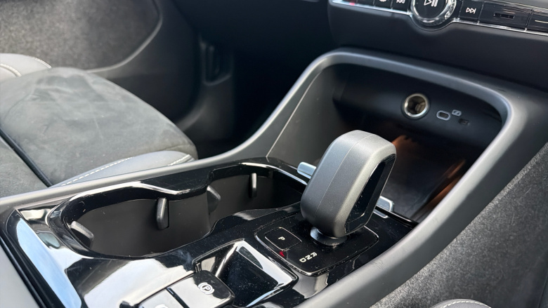 Volvo XC40 2.0 B3P Plus Dark 5dr Auto Petrol Estate